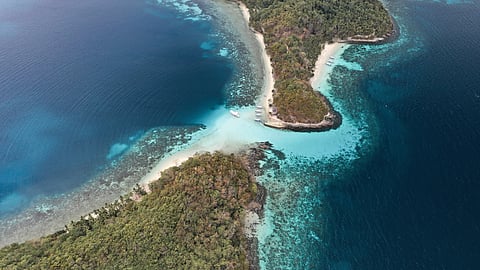 Mosaic warfare: The paradoxical force of islands