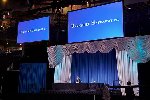 FT: Cash flush Berkshire misses rally, shares tumble as Buffett prepares to leave