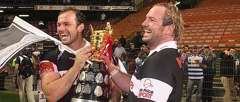 Bismarck du Plessis with the Currie Cup Trophy