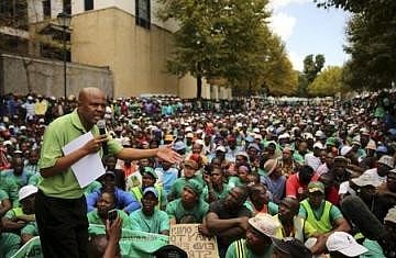 President of South Africa's Association of Mine workers and Construction Union (AMCU) Joseph Mathunjwa addresses striking mine workers before the workers submitted a memorandum at Impala Platinum Holdings Ltd offices in Johannesburg March 27, 2014. REUTERS/Siphiwe Sibeko