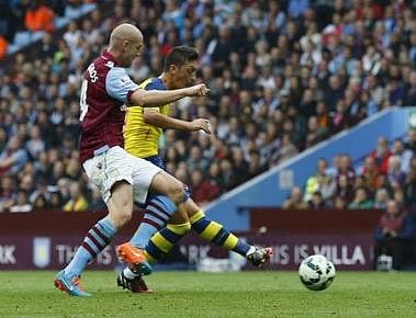 Arsenal's Mesut Ozil (R) scores a goal during their English Premier League soccer match against Aston Villa at Villa Park in Birmingham, central England September 20, 2014. REUTERS/Darren Staples