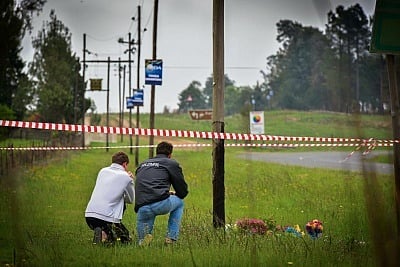 The pole on Giant's Castle Road outside of Mooi Rover where Ken Denysschen was electrocuted. Members of the public stop to pay their respects.