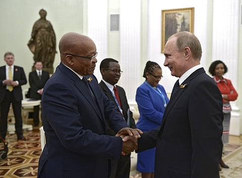 Russian President Vladimir Putin (R) shakes hands with South African President Jacob Zuma during their meeting at the Kremlin in Moscow, Russia, May 9, 2015. REUTERS/Alexei Nikolsky/RIA Novosti/Kremlin