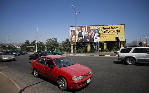 Vehicles stop at a traffic junction by an MTN billboard in central business district Abuja, Nigeria November 17, 2015. REUTERS/Afolabi Sotunde