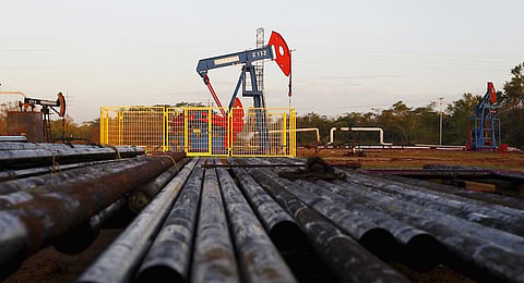 Pumpjacks are seen in Lagunillas, Ciudad Ojeda, in the state of Zulia, Venezuela December 22, 2015. REUTERS/Isaac Urrutia.