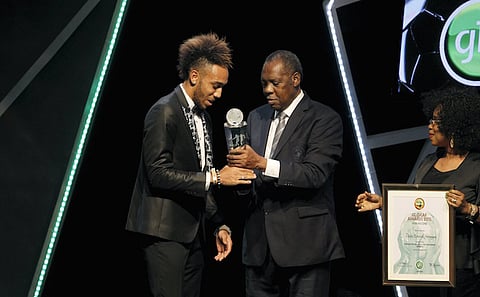 Gabon's Pierre-Emerick Aubameyang receives the Confederation of African Football (CAF) award for African Footballer of the Year from FIFA acting president Issa Hayatou in Abuja, Nigeria January 7, 2016. REUTERS/Afolabi Sotunde
