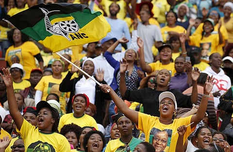 Supporters of South African President Jacob Zuma's ruling African National Congress (ANC) cheer at a rally to launch the ANC's local government election manifesto in Port Elizabeth, April 16, 2016. REUTERS/Mike Hutchings