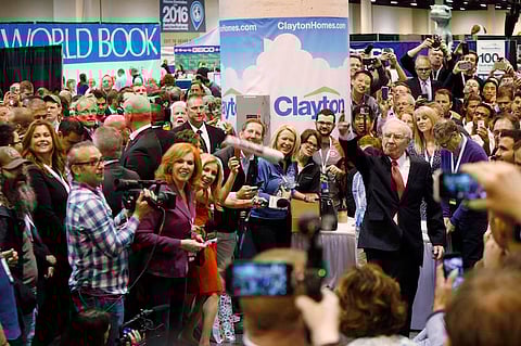 Warren Buffett participates in the newspaper tossing challenge at the Clayton Home in the exhibit hall during the Berkshire Hathaway Annual Shareholders Meeting at the CenturyLink Center in Omaha, Nebraska, U.S. April 30, 2016. REUTERS/Ryan Henriksen