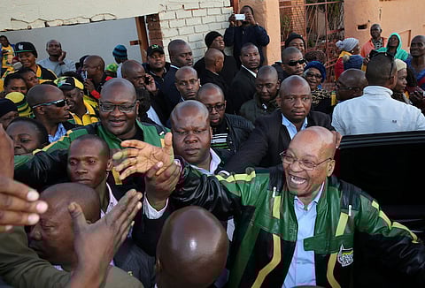 ANC president Jacob Zuma greets supporters during his election campaign in Atteridgeville a township located to the west of Pretoria, South Africa, 2016. REUTERS/Siphiwe Sibeko
