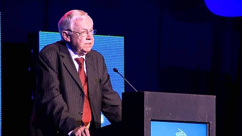 Veteran South African journalist Allister Sparks has passed away. Pic: Youtube.com.