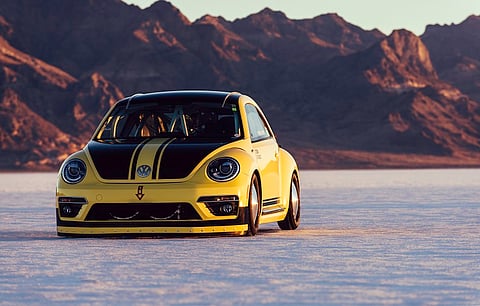 VW Beetle hits 330km/h on the Bonneville flats