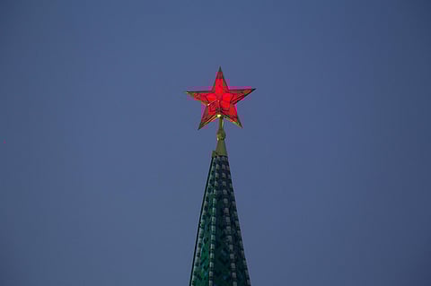 A red star sits illuminated above a fortified tower at the Kremlin palace complex in Moscow, Russia, on Thursday, Nov. 10, 2016. Russia is realistic about limits on the prospects for an immediate improvement in relations with the U.S. after President-elect Donald Trump takes office, according to President Vladimir Putin’s spokesman. Photographer: Andrey Rudakov/Bloomberg