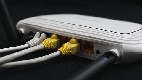 https://pixabay.com/photos/wireless-home-router-adsl-modem-1861612/