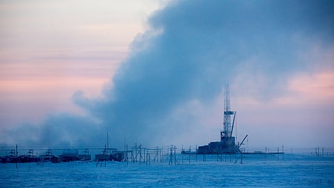 An oil derrick stands near the Russkoye heavy crude oil field, operated by Rosneft PJSC, in the Yamalo-Nenets region of East Siberia, near Novy Urengoy, in Russia, on Thursday, Dec. 8, 2016. The surprise $11 billion sale of shares in oil giant Rosneft PJSC to Qatar's sovereign wealth fund and Glencore Plc caps a 2016 that's only gotten better for the Russian President Vladimir Putin as the political tide moved in his favor.