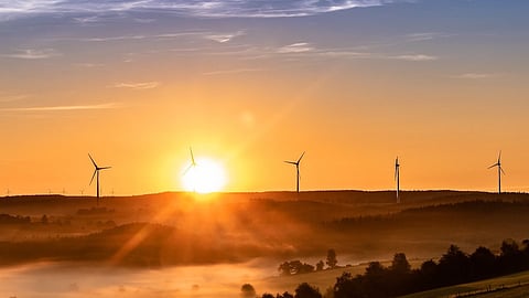 https://pixabay.com/photos/sunrise-wind-farm-wind-park-3579931/