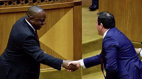 Cyril Ramaphosa and John Steenhuisen shake hands in Parliament. Courtesy: ActionSA