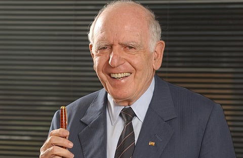 South African business giant Raymond Ackerman (92) has passed away