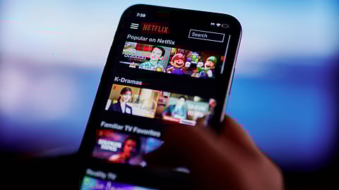 Netflix shares plunge on weak forecast and subscriber reporting halt plan