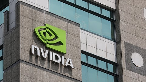 FT: Nvidia drops 10% as Big Tech risks hit Wall Street