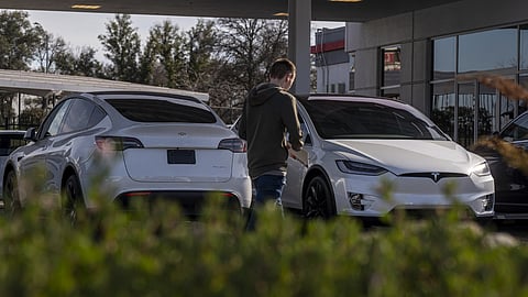 Hedge funds hit by Tesla’s surprise rally after shorting stock