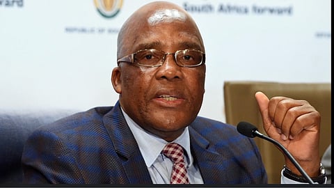 RW Johnson: Cyril’s dilemma on Motsoaledi, ANC’s ineffective, financially ignorant health minister