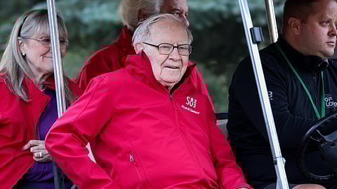 FT: Buffett’s Berkshire ditches Apple; sells $166bn in stocks; builds record cash reserve