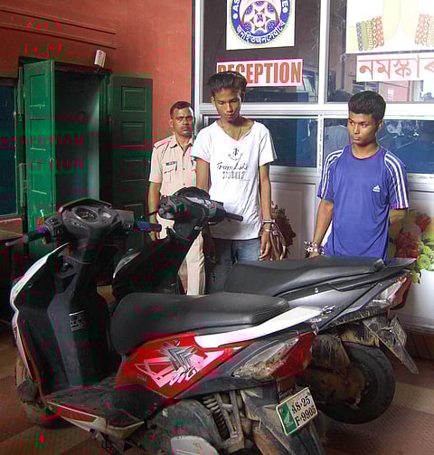 आमबारि पुलिसा मटरसायकेल लांखारग्रा हमनो होयो