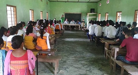 गोलोम बोथोरनि बेसेन नाङै सोलोंथाय बादाखौ फोजोब्बाय
