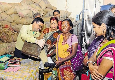 PDS खौ जाखुमानाय जाथायजों सा 6 सुबुंखौ हमनो हायो