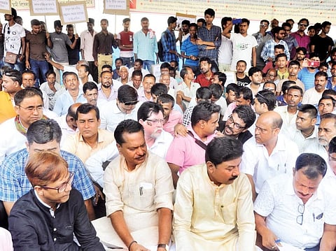 एन.आर.चीखौ लानानै दिस्पुर लास्ट गेटआव धर्ना