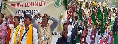 कार्बि आरो डिमा हासावनि दोलोफोरा आसाम हादोरसायाव औटनमाच खुंथाय दाबि खालामदों