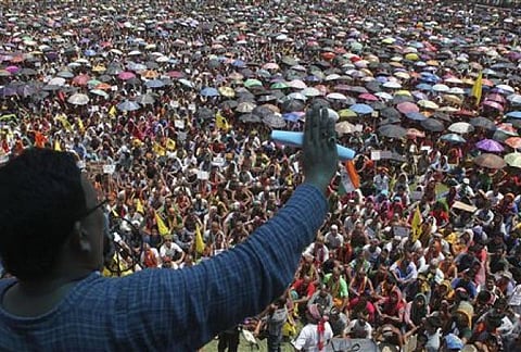 बर’ आरो कार्बिफोरा समानै मोन्थायखौ मोन्नांगौ: प्रमद बर’