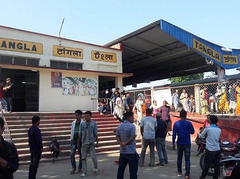 टंला रेल स्टेसनाव दासिमबो मोखां रैखाथिनि खाबु गैया