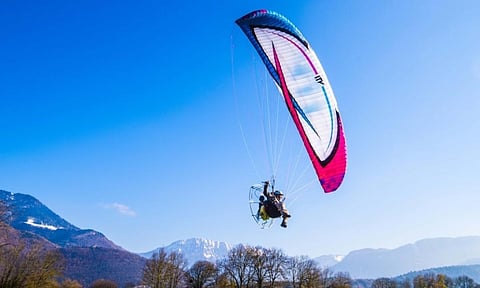 बिटिची खुंथायनि Tourism बिफानआ paramotor आरो paragliding नि ट्रेनिं होनाय खामानिआव मुखुब