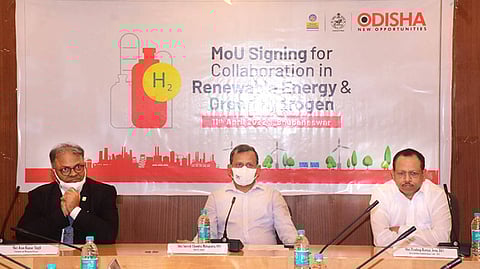 Bhupendra Singh Poonia, MD, IPICOL and Amit Garg, Executive Director Renewable Energy, BPCL signed the MoU