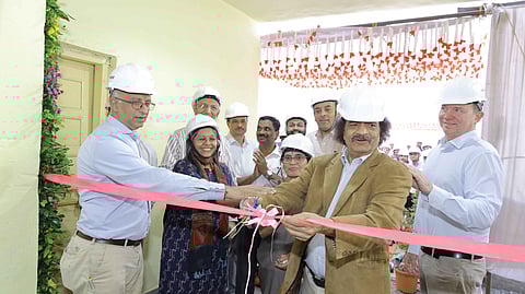 Somaiya at the launch of
the pilot project that
transforms greenhouse
gases into a sustainable,
clean fuel