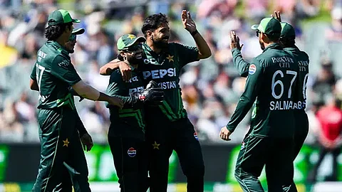 PAK VS AUS 2nd ODI: पाकिस्तान को ऑस्ट्रेलिया ने 9 विकेट से दी मात, हारिस रऊफ ने लिए 5 विकेट