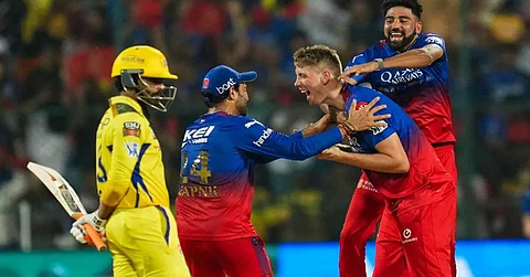 RCB VS CSK : RCB की प्लेऑफ में एंट्री, चेन्नई को 27 रन से हराकर किया बाहर