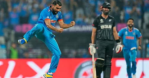 Mohammed Shami ने चिप वाली गेंद पर पाकिस्तानियों को हड़काया, बोले कार्टून….