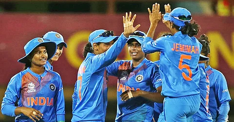 IND vs PAK ( Women’s T20 World Cup Trophy) : भारत की पाकिस्तान से आर-पार की जंग, एक और हार तोड़ सकती है टी20 विश्व कप जीतने का सपना