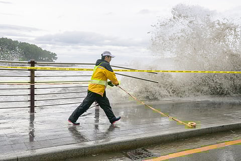 Safety cordon is put up after typhoon Hinnamnor passed through Busan. | ANTHONY WALLACE/AGENCE FRANCE-PRESSE