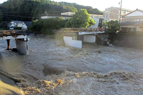 ‘Talas’ slams Japan, 2 dead