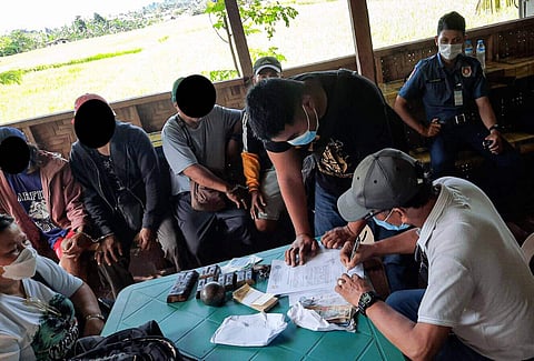 Fake gold bars, banknotes seized