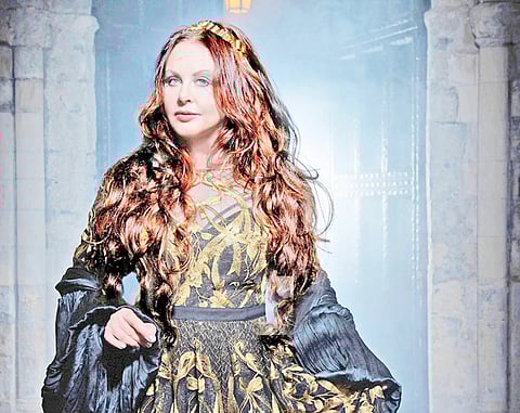 PHOTOGRAPH COURTESY
OF IG/SARAH BRIGHTMAN
best-selling soprano and Grammy-nominated artist Sarah Brightman.