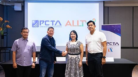 Photograph courtesy of AllTV
ALLTV goes nationwide ALLTV led by Advanced Media Broadcasting System President Maribeth Tolentino (second from right) together with AMBS Operations Head for K-lite, Ronald Manlapig (right) signed a Memorandum of Agreement with the Philippine Cable and Telecommunications Association Inc. for ALLTV’s airing expansion to almost 300 cable operators across the country. PCTA’s Board Chairman Cedric Sazon (second from left) was present during the signing event together with President Venancio C. Lo (right).