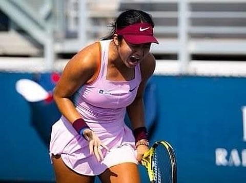 Alex Eala hammers her way to a 6-1, 7-6 victory over Canadian Victoria Mboko in the US Open girls semifinal round at Flushing Meadows. | Photograph courtesy of Alex Eala/FB