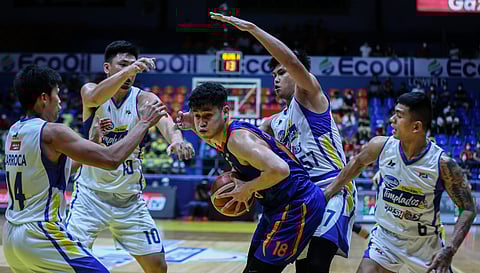 Photograph by Rio deluvio for the daily tribune
CALVIN Oftana becomes the focal point of the blockbuster six-player trade.