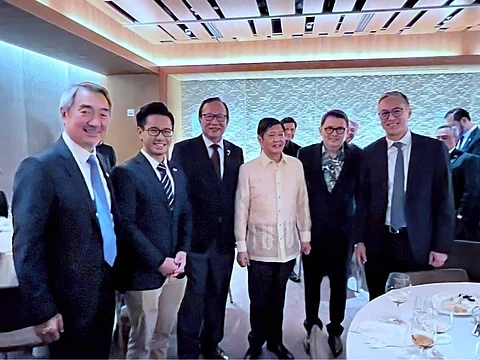 Some of the country’s biggest businessmen accompanied President Ferdinand Marcos Jr., seen here at a dinner hosted by LT Group’s Michael Tan: (from left) China Bank Chairman Hans Sy, LT Group COO Lucio Tan III, Philippine Chamber of Commerce and Industry’s George Barcelon, President Marcos, RFM Corp. and Go Negosyo’s Joey Concepcion, and LT Group President Michael Tan.
