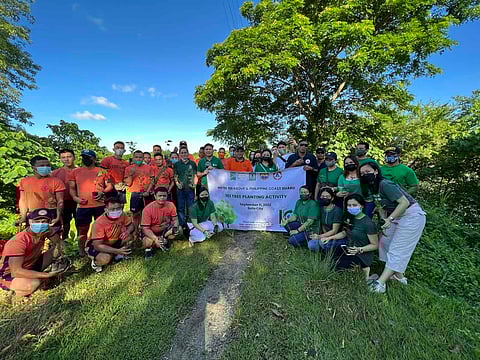 Photographs courtesy of hotel 101
Hotel 101 Group 101 tree planting activity in Iloilo City with Injap Tower Hotel, Hotel 101 Group Sales and Marketing team, and Philippine Coast Guard Marine Environmental Protection Command Western Visayas.