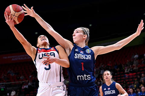 Kelsey Plum of the USA competes with Serbia's Ivana Raca (R) during the first quarter final of the Women's Basketball World Cup game between Serbia and the USA in Sydney on September 29, 2022. (Photo by WILLIAM WEST / AFP) / -- IMAGE RESTRICTED TO EDITORIAL USE - STRICTLY NO COMMERCIAL USE --
